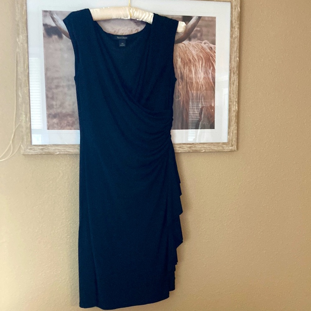 White House Black Market GORGEOUS Dress Knee length Cocktail LBD flattering